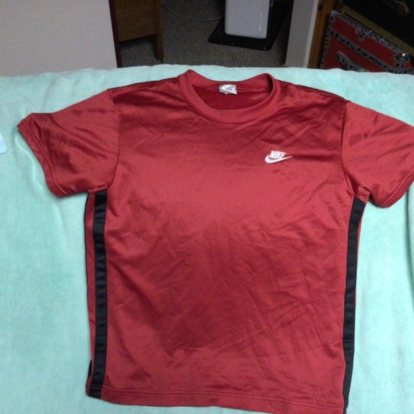 2 NIKE shirts - Picture 3 of 3
